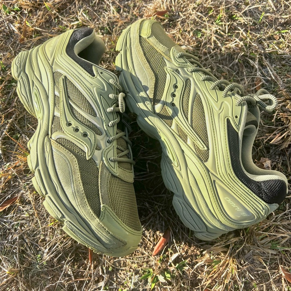 CLEAN Saucony size 11 Mens Progrid Omni 9 Green Vert shoes